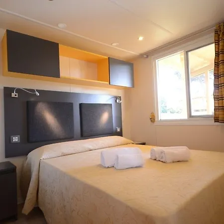 Camping Village Parco Della Gallinara 4*