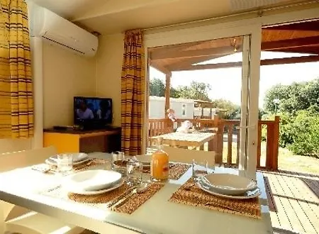 Camping Village Parco Della Gallinara Hotel 4*
