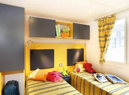 Camping Village Parco Della Gallinara Hotel 4*