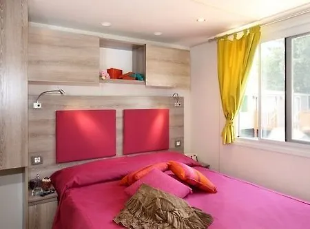 Camping Village Parco Della Gallinara Hotel 4*